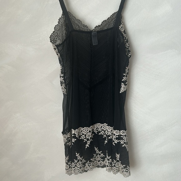 Wacoal ‘Embrace Lace’ Chemise medium black white sheer slip - Picture 7 of 10